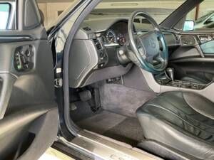 Afbeelding 10/21 van Mercedes-Benz E 50 AMG (1997)