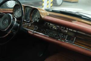 Image 30/50 of Mercedes-Benz 300 SE (1966)