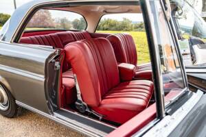 Image 36/86 of Mercedes-Benz 300 SE (1965)