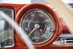 Image 21/24 de Mercedes-Benz 220 SE b (1963)