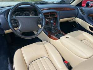 Immagine 12/20 di Aston Martin DB 7 Volante (1998)