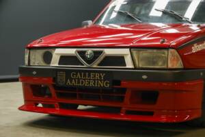 Image 30/50 de Alfa Romeo 75 3.0 V6 QV (1990)