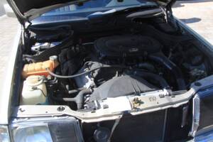 Bild 10/16 von Mercedes-Benz 230 CE (1990)