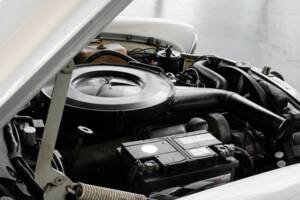 Image 31/49 de Mercedes-Benz 280 SE (1970)
