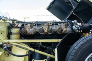 Image 71/78 de Jaguar E-Type (1969)