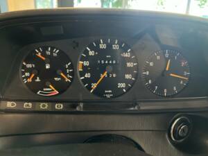 Image 20/21 of Mercedes-Benz 230 E (1983)