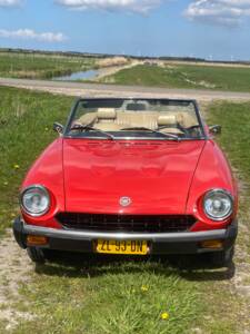 Image 2/17 of FIAT 124 Spider CS1 (1978)
