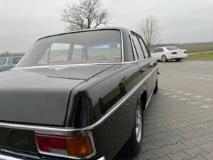Bild 25/25 von Mercedes-Benz 200 (1969)