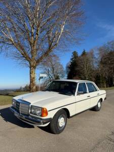 Image 1/7 of Mercedes-Benz 230 E (1981)