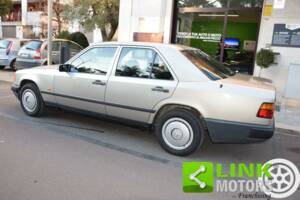 Bild 5/10 von Mercedes-Benz 200 (1986)
