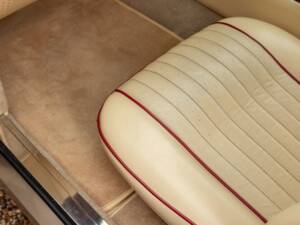 Image 33/75 de Aston Martin V8 Vantage (1985)