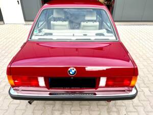 Bild 4/14 von BMW 318i (1986)