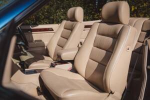 Imagen 17/41 de Mercedes-Benz E 220 (1995)