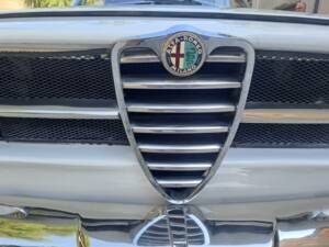 Image 26/39 of Alfa Romeo Giulia GT 1300 Junior (1970)