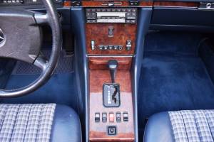 Image 31/47 of Mercedes-Benz 560 SL (1987)