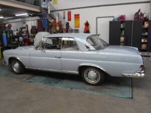Image 14/50 de Mercedes-Benz 220 SE b (1963)