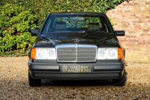 Image 43/50 of Mercedes-Benz 200 E (1992)