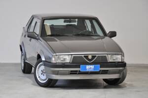 Bild 1/34 von Alfa Romeo 75 2.0 Twin Spark (1988)