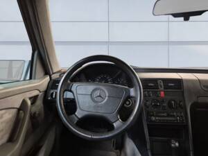 Bild 13/14 von Mercedes-Benz C 180 (1995)