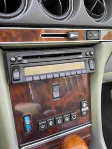 Immagine 31/56 di Mercedes-Benz 500 SL (1985)