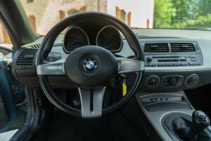 Immagine 38/49 di BMW Z4 2.2i (2004)