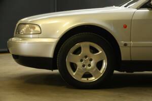 Immagine 49/50 di Audi A8 4.2 quattro (1995)