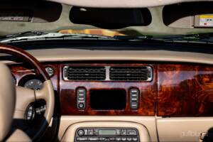 Image 29/70 of Jaguar XKR (2004)