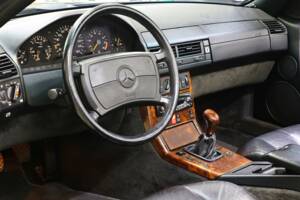 Image 24/36 of Mercedes-Benz 300 SL-24 (1993)