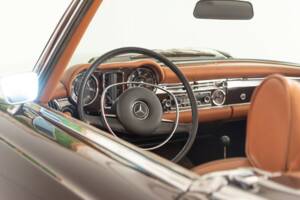 Image 16/30 of Mercedes-Benz 280 SL (1970)