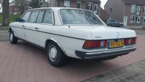Image 5/8 of Mercedes-Benz 250 lang (1984)