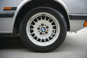 Image 30/59 of BMW 528i (1982)