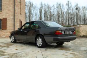 Image 6/49 of Mercedes-Benz 320 E (1993)