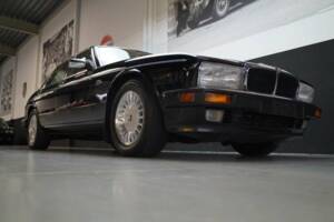 Image 20/47 of Jaguar XJ12 6.0 (1994)