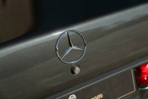 Image 13/50 de Mercedes-Benz 190 E (1988)
