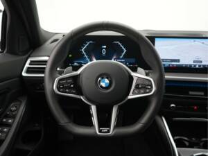 Image 6/50 of BMW 330i xDrive Touring (2025)