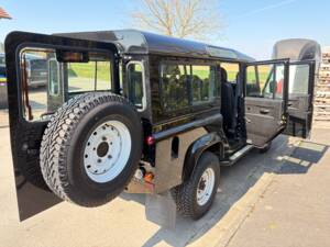 Bild 7/9 von Land Rover Defender 110 (2015)