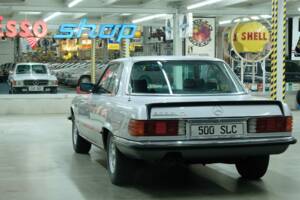 Image 9/50 de Mercedes-Benz 500 SLC (1981)