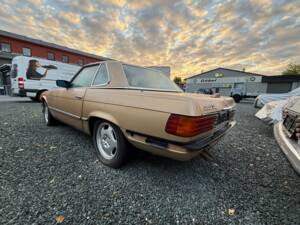 Image 4/10 de Mercedes-Benz 380 SL (1983)