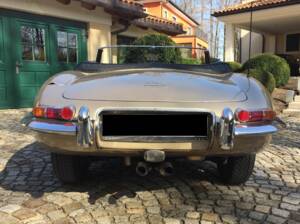Immagine 8/8 di Jaguar E-Type 4.2 (1967)