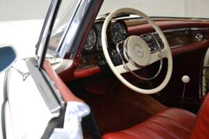 Image 28/61 de Mercedes-Benz 250 SE (1966)