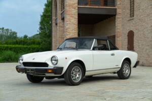 Image 2/50 de FIAT Spider 2000 Pininfarina 50th Anniversary Edition (1981)
