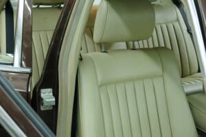 Bild 31/50 von Mercedes-Benz 380 SE (1984)