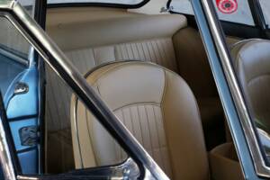 Image 40/50 of Ferrari 330 GT 2+2 (1964)
