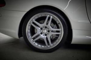 Image 34/99 de Mercedes-Benz SL 55 AMG (2005)