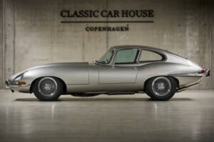 Image 2/99 of Jaguar E-Type 3.8 (1964)
