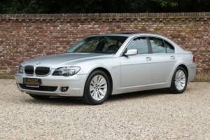 Obraz 19/50 pojazdu BMW 750i (2007)