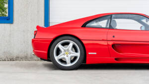 Image 15/83 of Ferrari F 355 Berlinetta (1996)