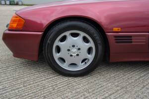 Image 27/28 of Mercedes-Benz 500 SL (1992)