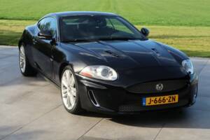 Image 40/50 of Jaguar XKR (2010)
