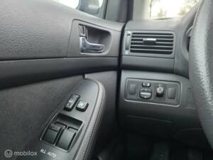 Imagen 17/35 de Toyota Avensis 1.8 VVT-i (2003)